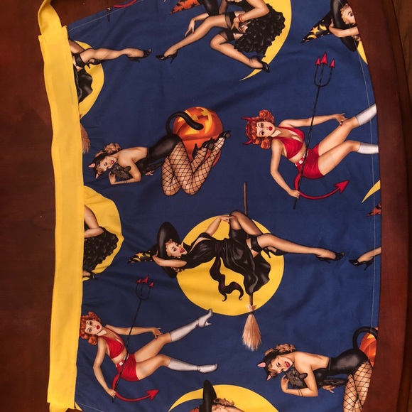 Apron - Picture 2 of 2